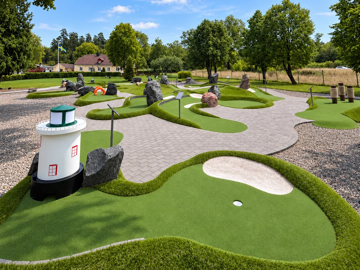 Brostugans äventyrsgolf med fyrhinder, stenpartier och slingrande gångar